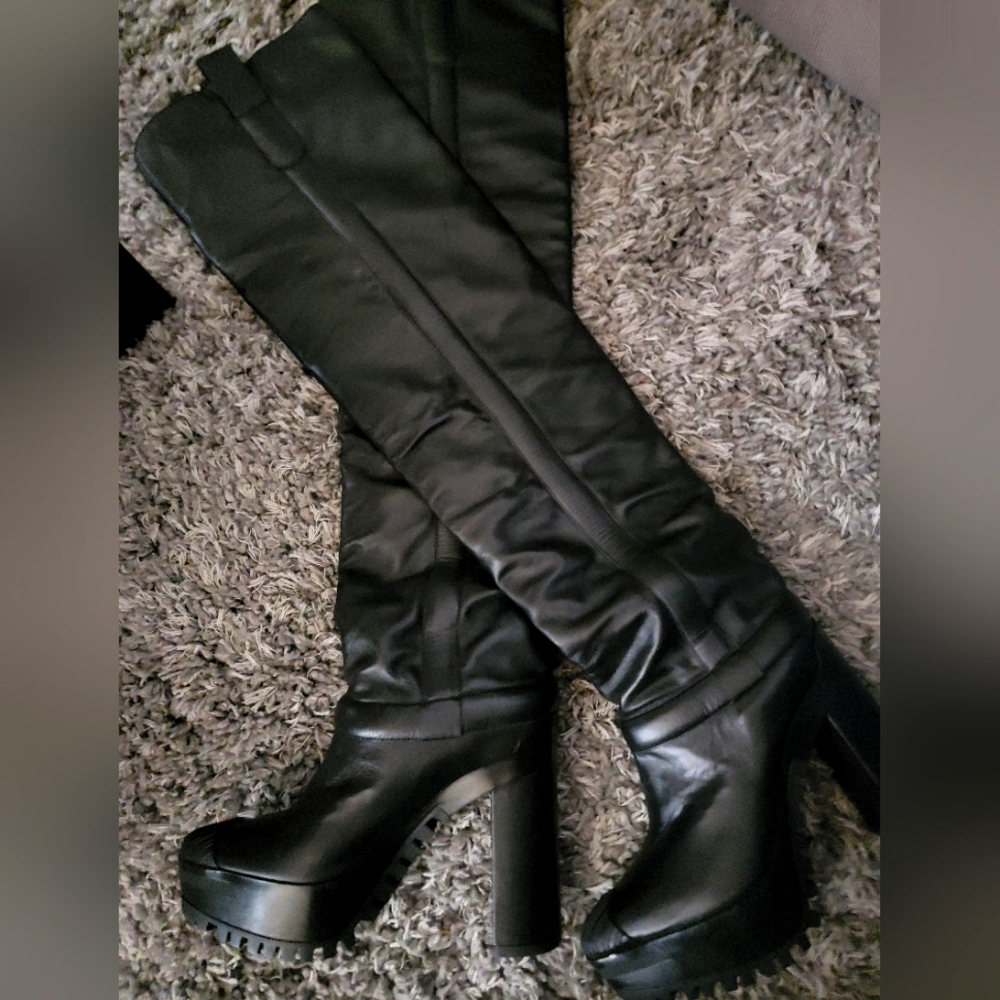 Schutz Rosalina Boots Black Platform Lug Sole Almond Point Toe Pull On